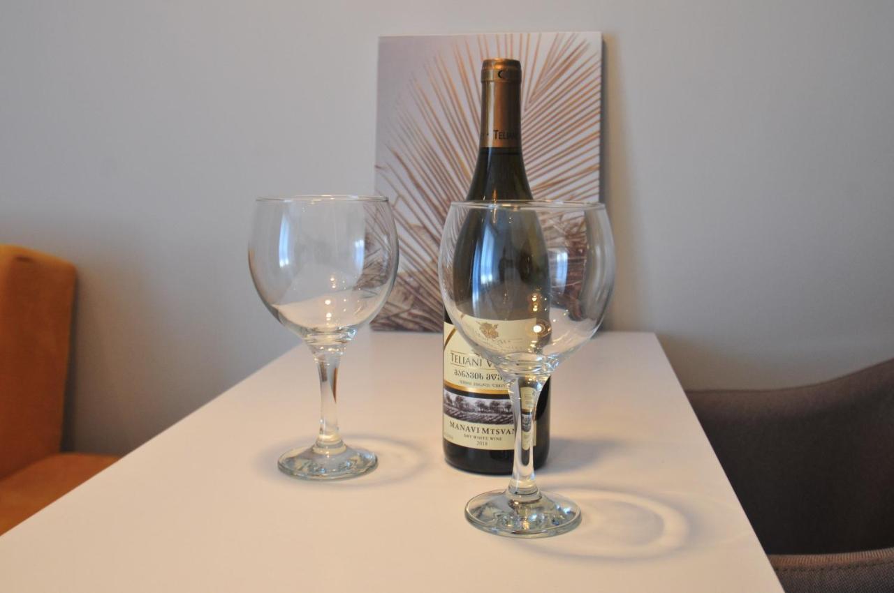 Sea View Apartment Near To The Dancing And Music Fountains バトゥーミ エクステリア 写真