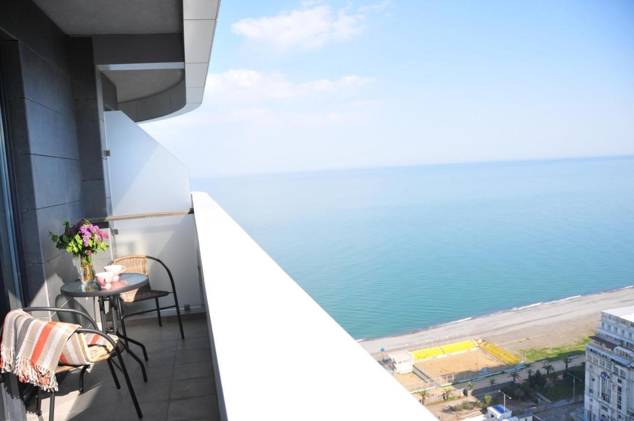 Sea View Apartment Near To The Dancing And Music Fountains バトゥーミ エクステリア 写真