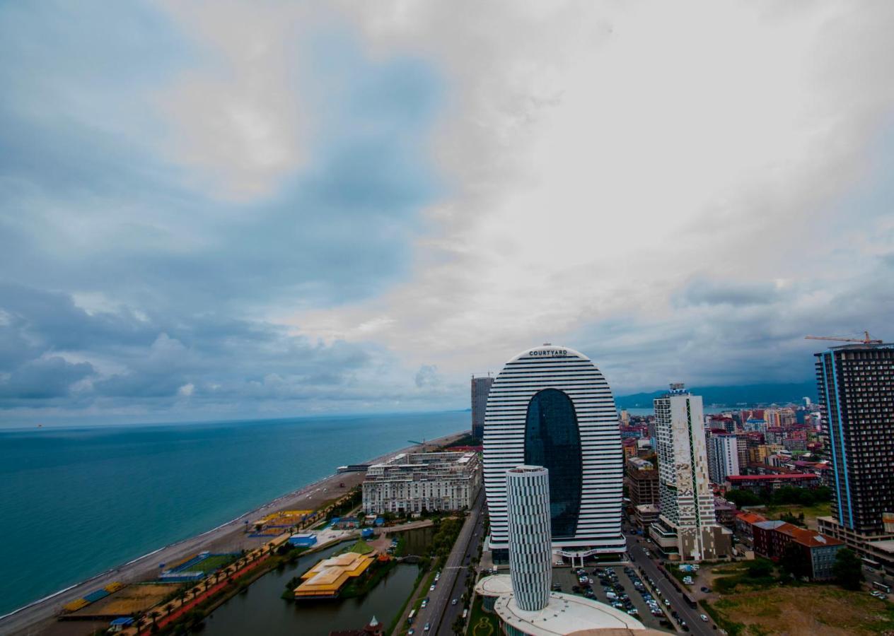 Sea View Apartment Near To The Dancing And Music Fountains バトゥーミ エクステリア 写真